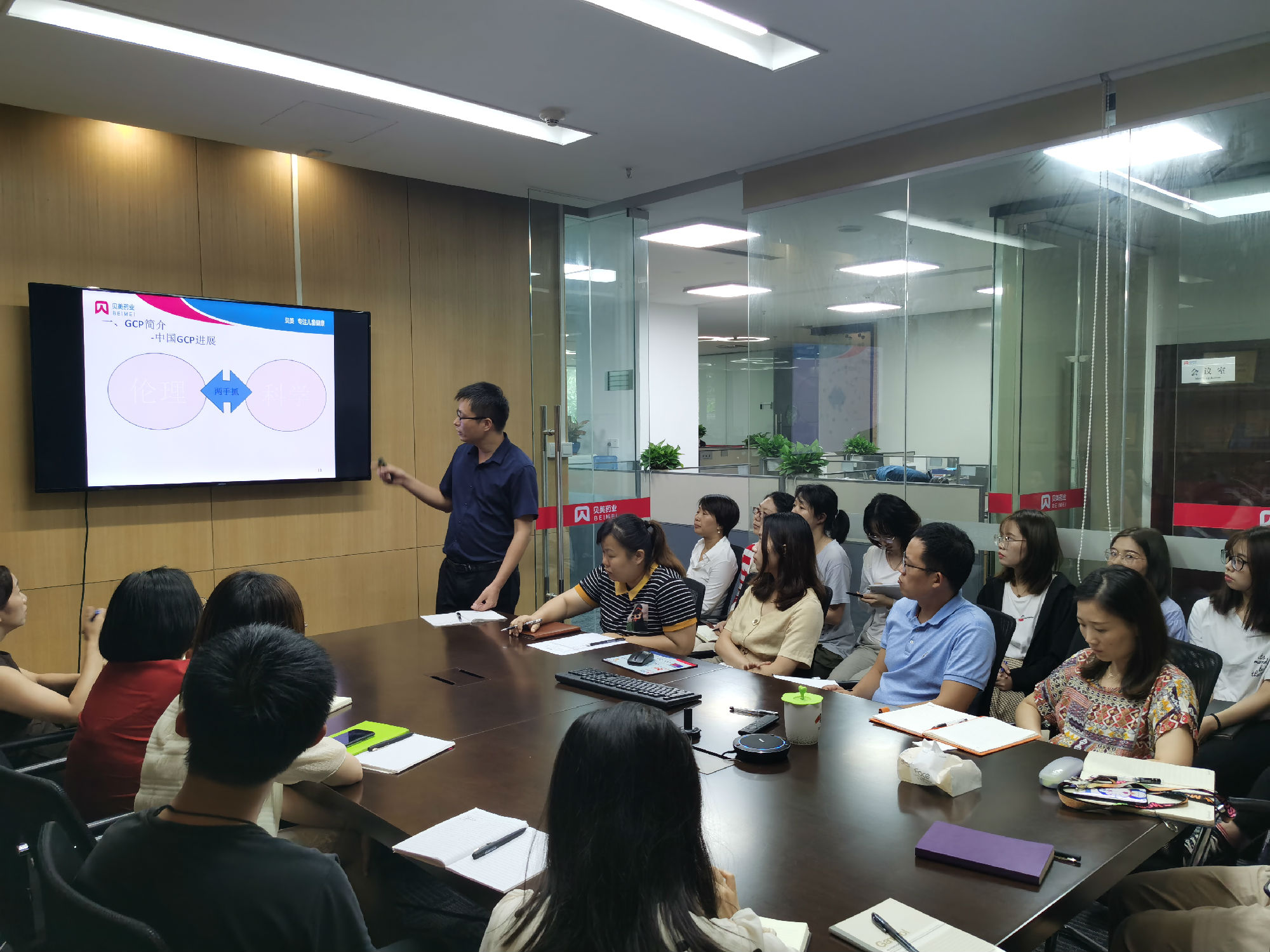 2020年8月21日，临床注册经理唐邦忠组织培训药品临床知识。